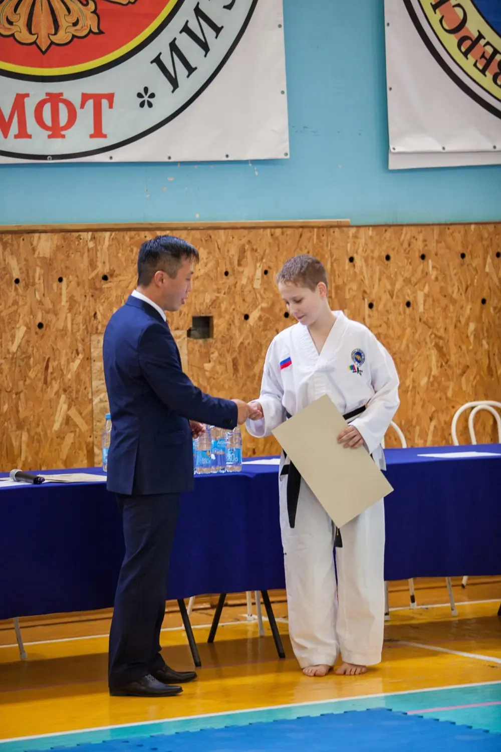 Поздравляем c вручение сертификата обладателя черного пояса I дан